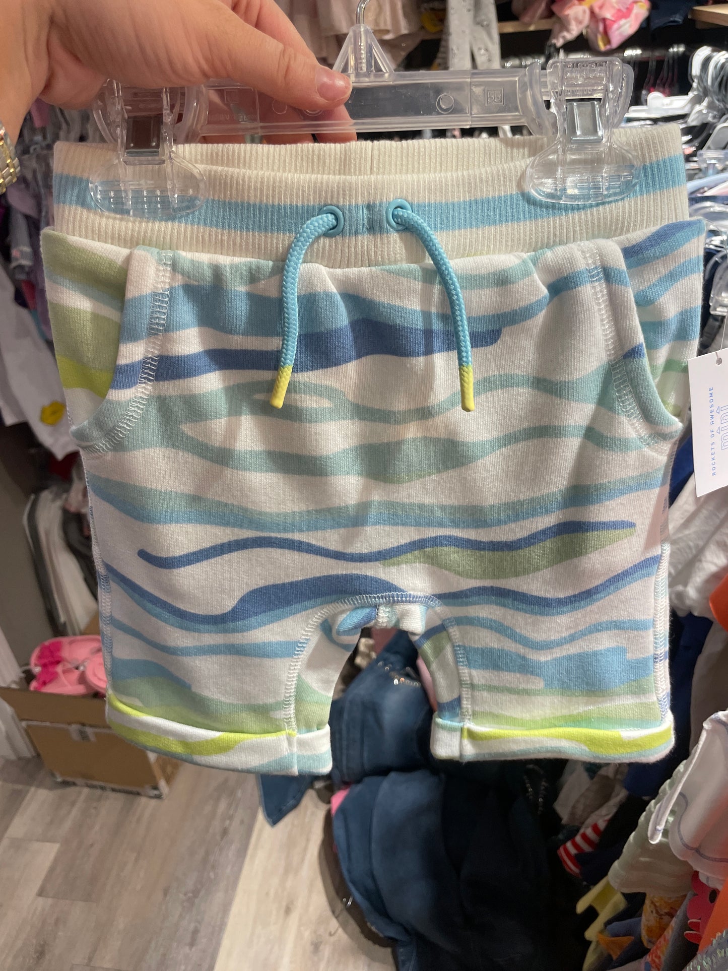 WAVE ROLL SHORTS PASTEL BLUE