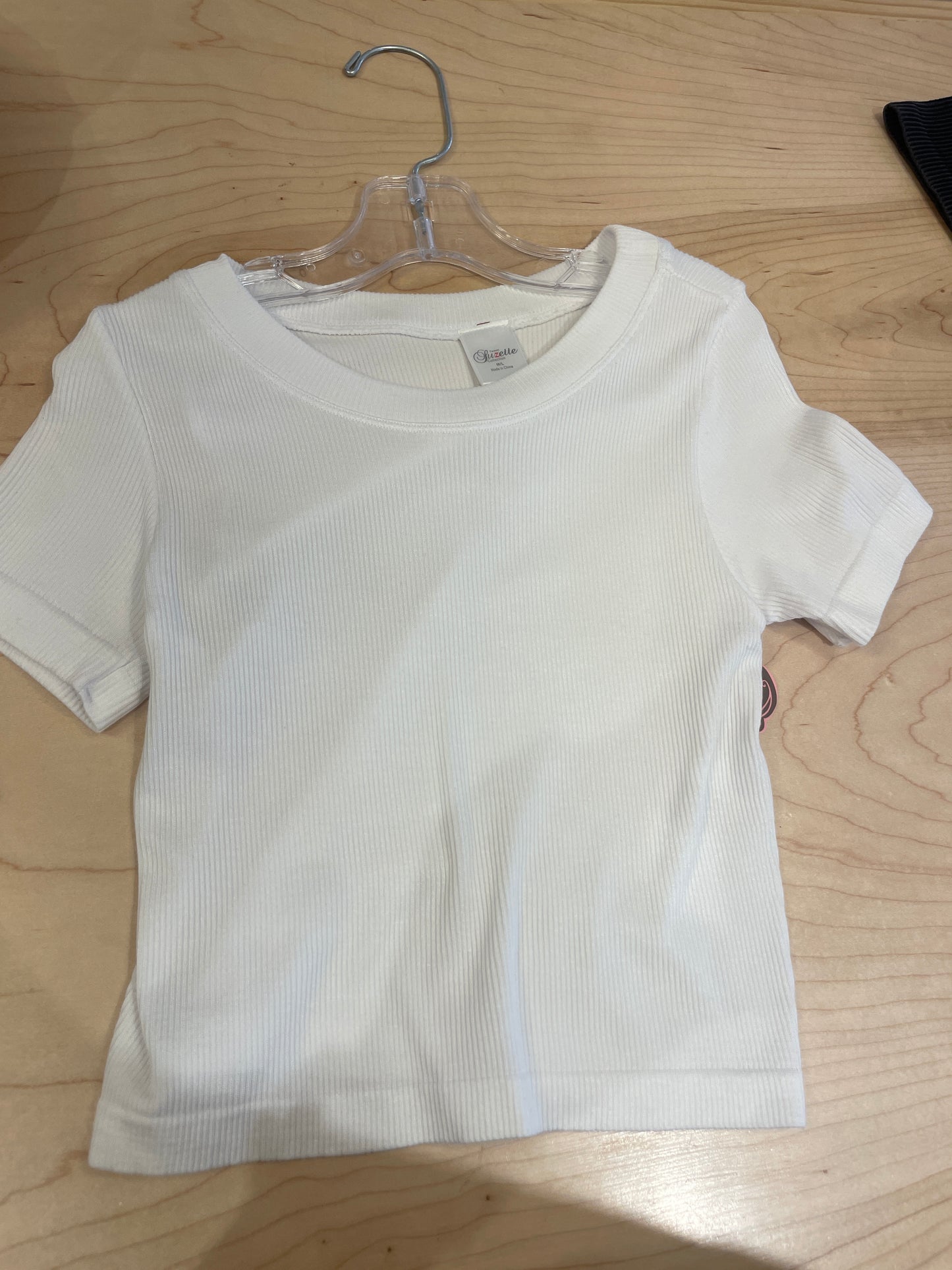 WHITE RIBBED SEAMLESS SHIRT