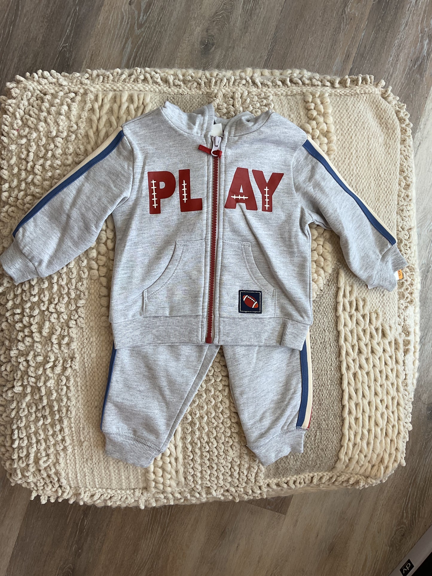 PLAY HOODIE SET
