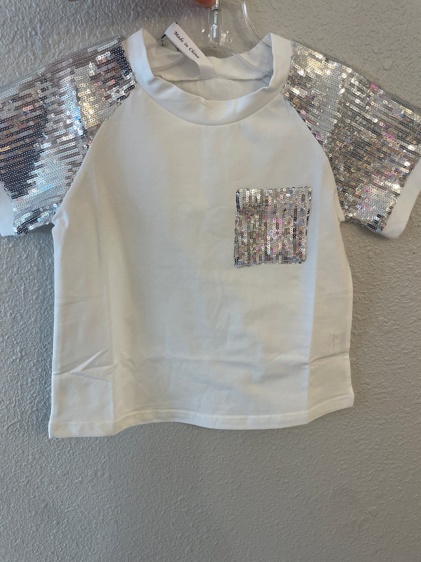 WHITE TOP W/ SEQUIN SLEEVE AND POCKET