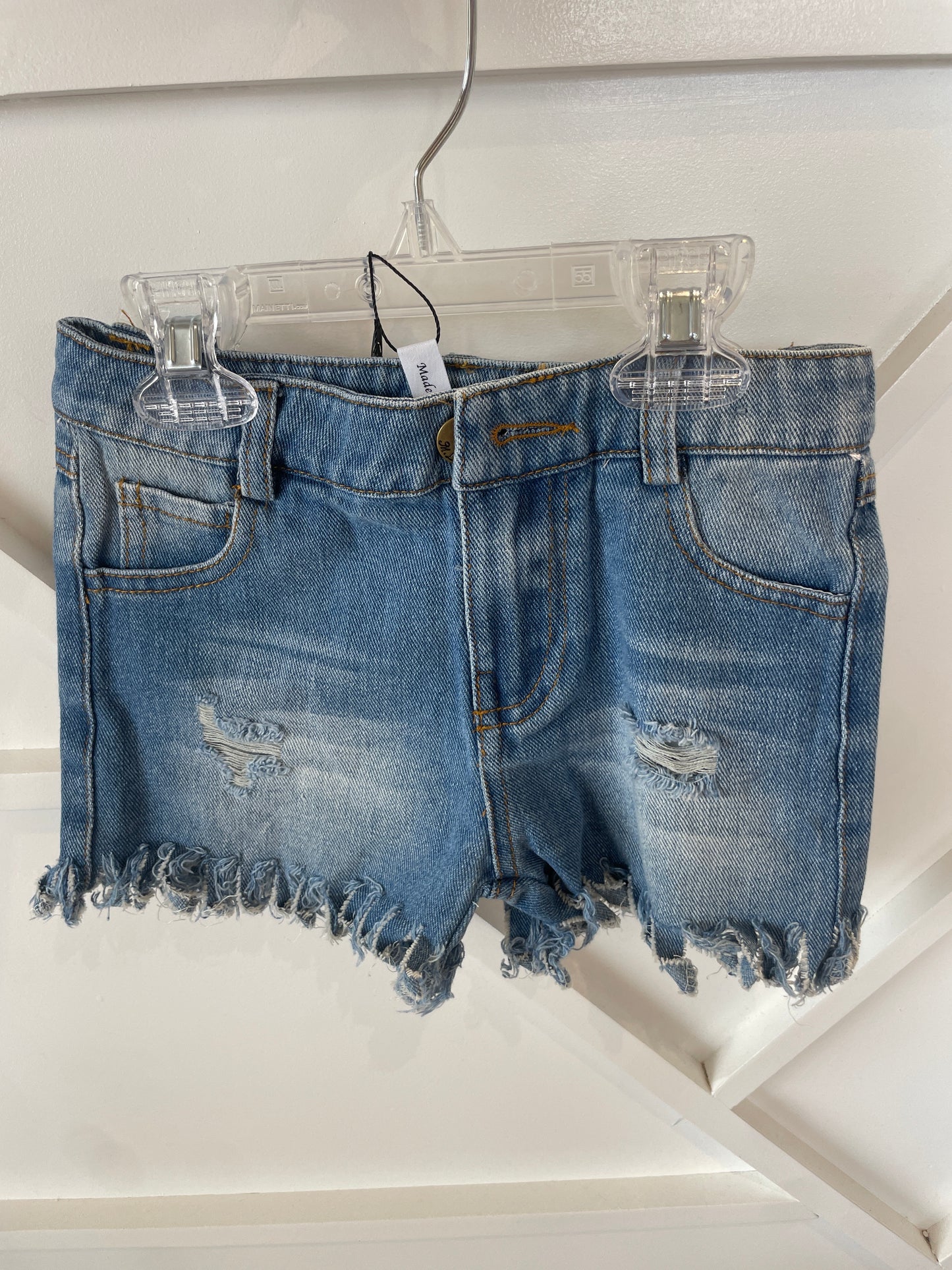 FRAYED HEM DENIM SHORTS