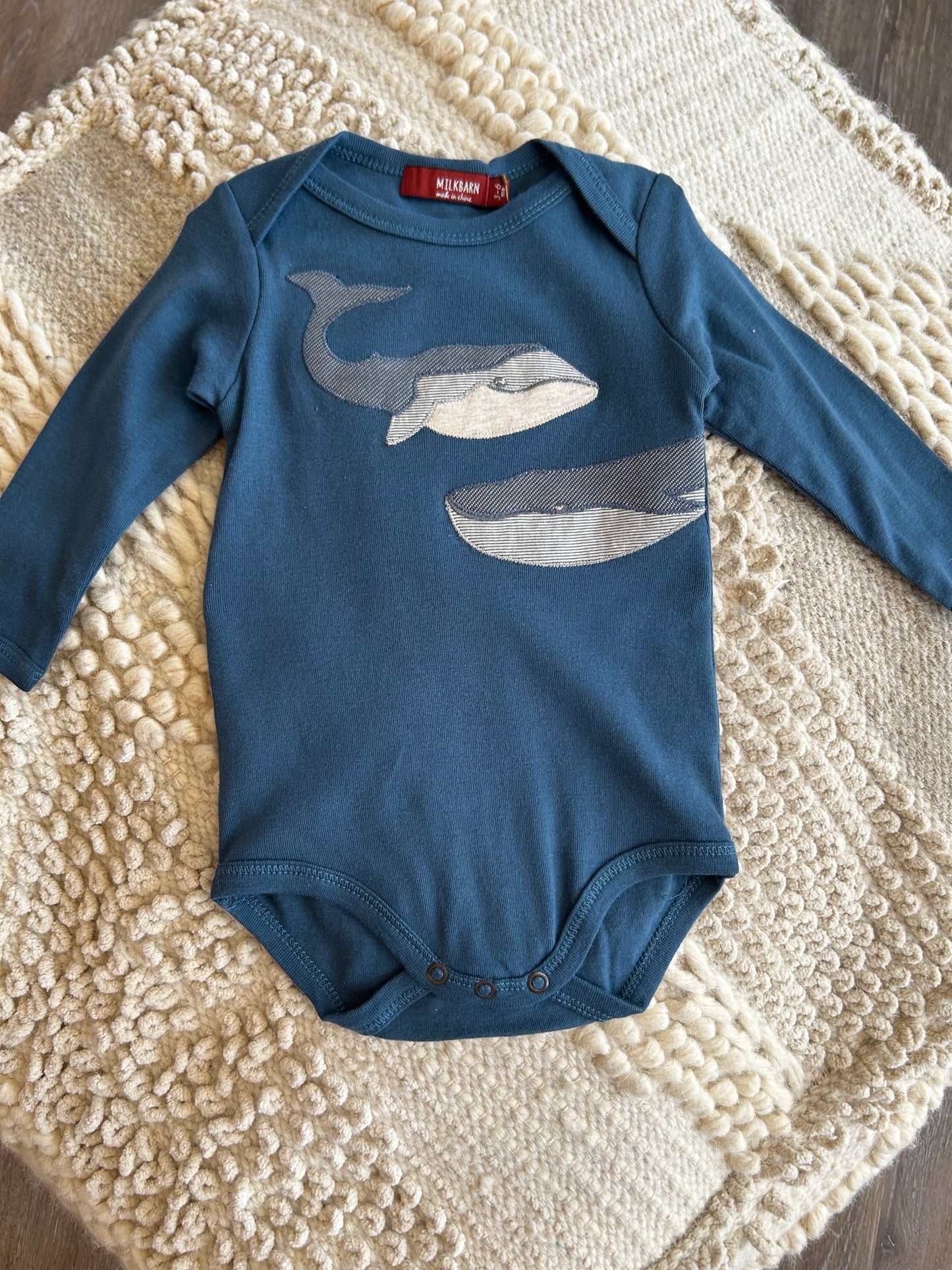 ORGANIC L/S APPLIQUE ONE PIECE BLUE WHALE