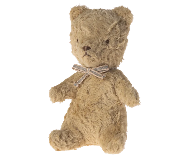 My first teddy - Sand