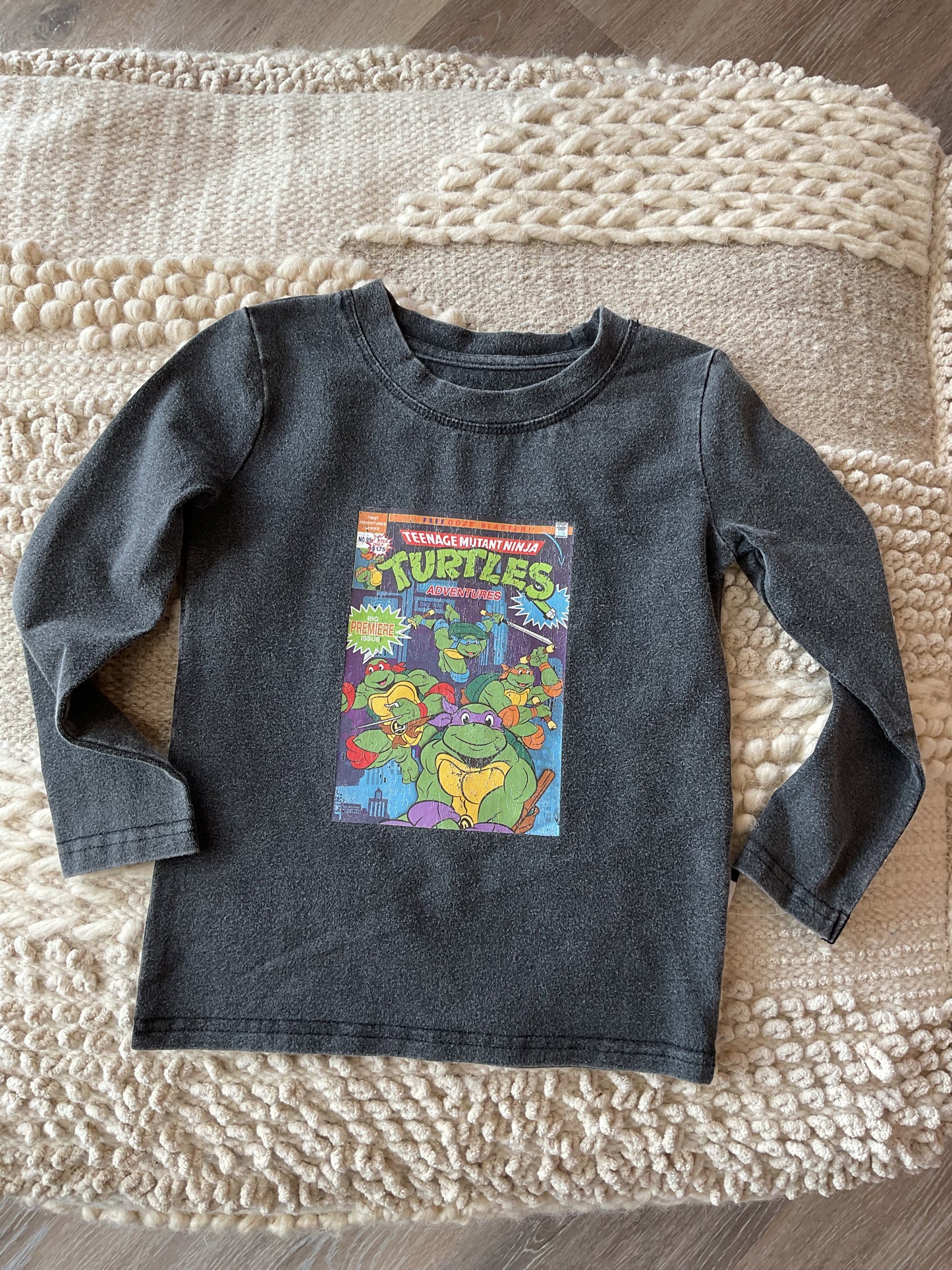 DISTRESSTED COMIC BOOK TEE