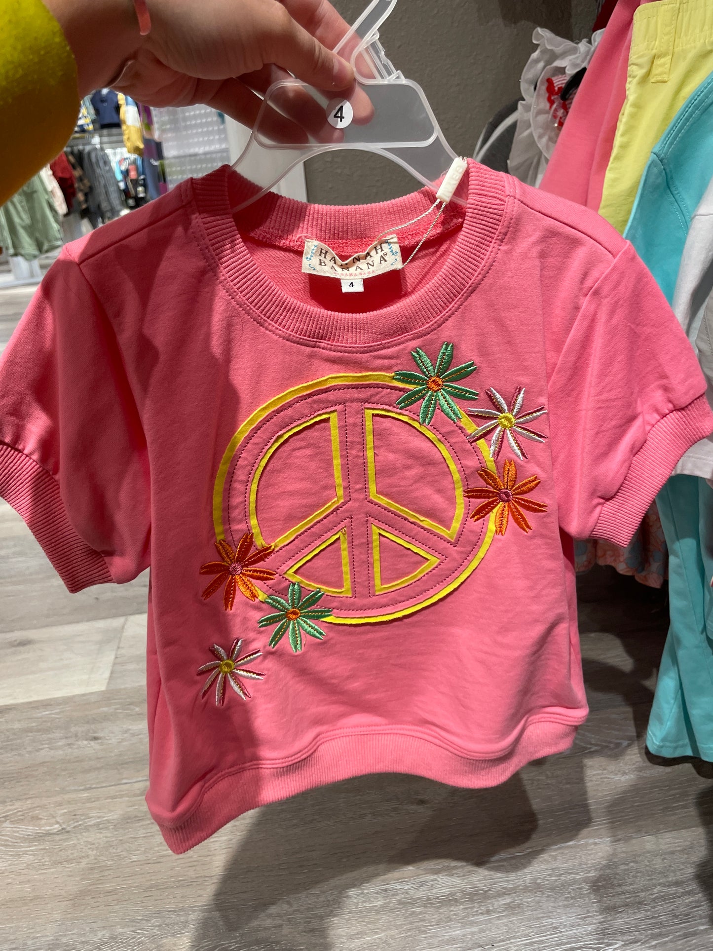 S/S TOP WITH PEACE SIGN AND FLOWER TRIM