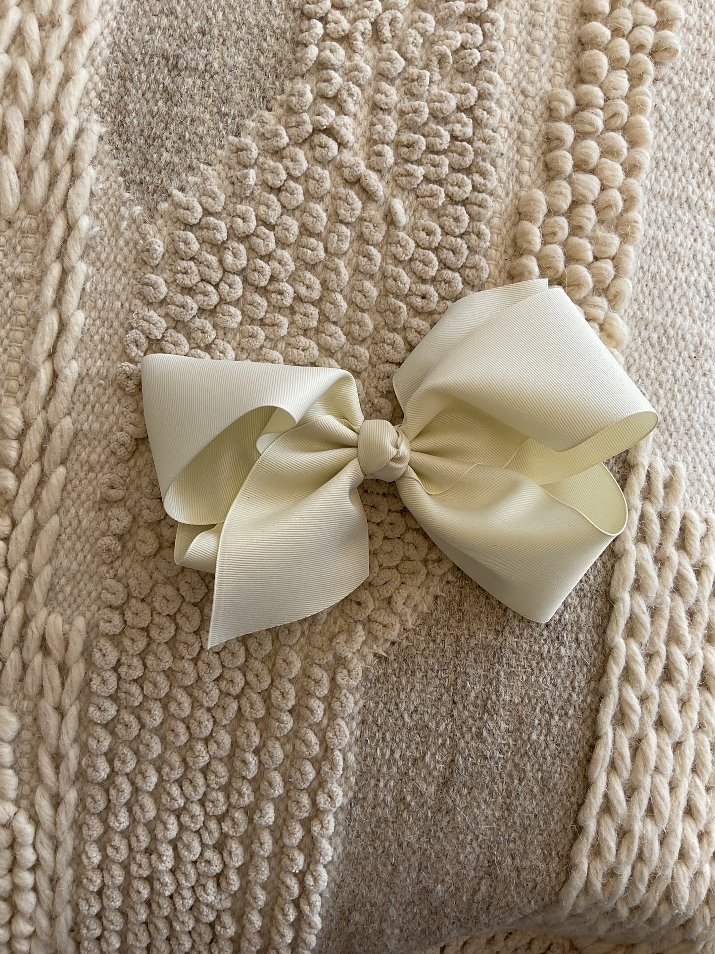 COLOSSAL GRO BASIC BOW W/KNOT