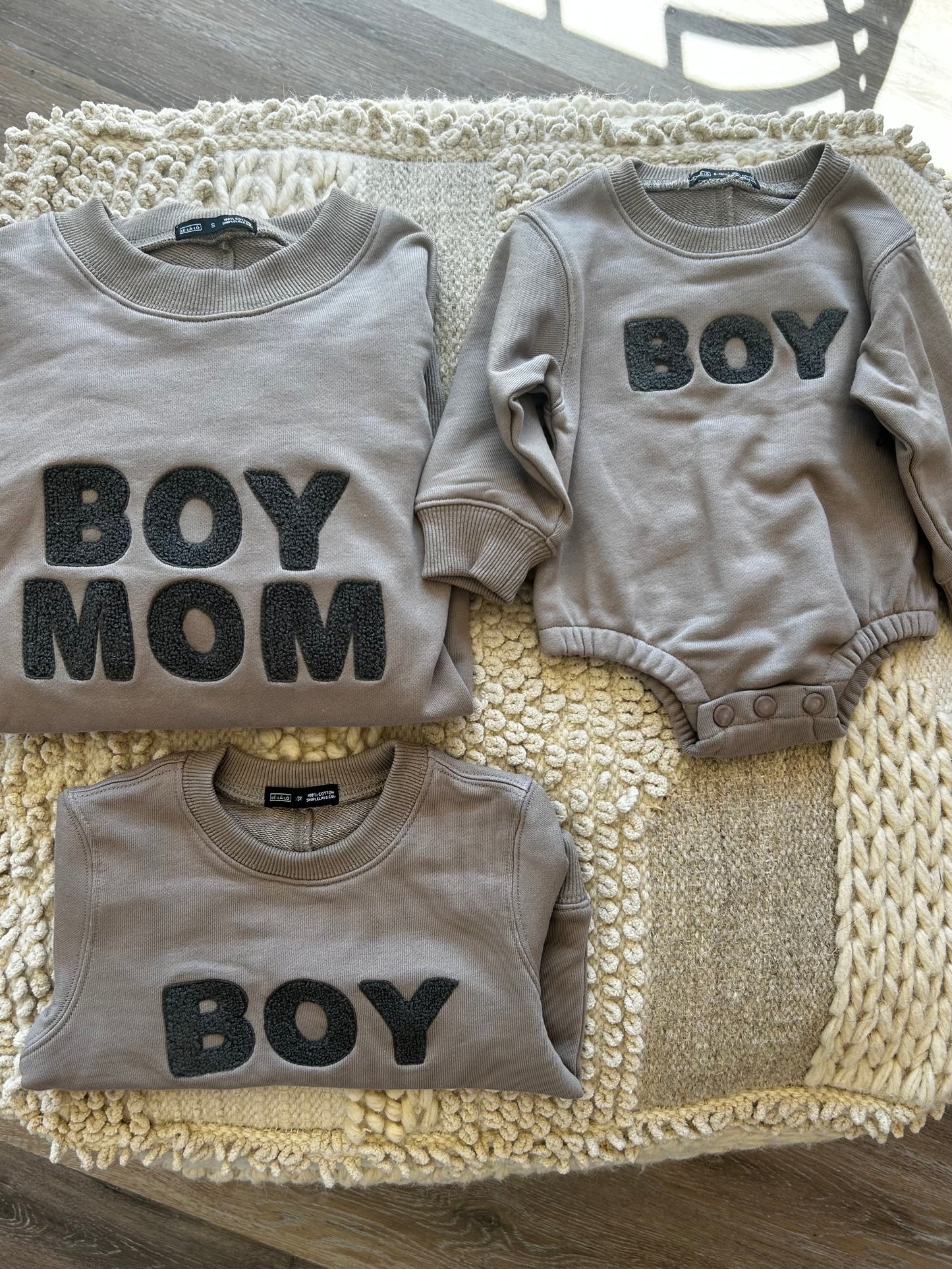 "BOY MOM" CHENILLE COTTON SWEATSHIRT