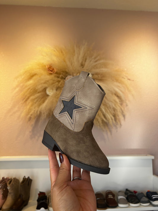 BROWN WESTERN BOOT W/ BLUE STAR