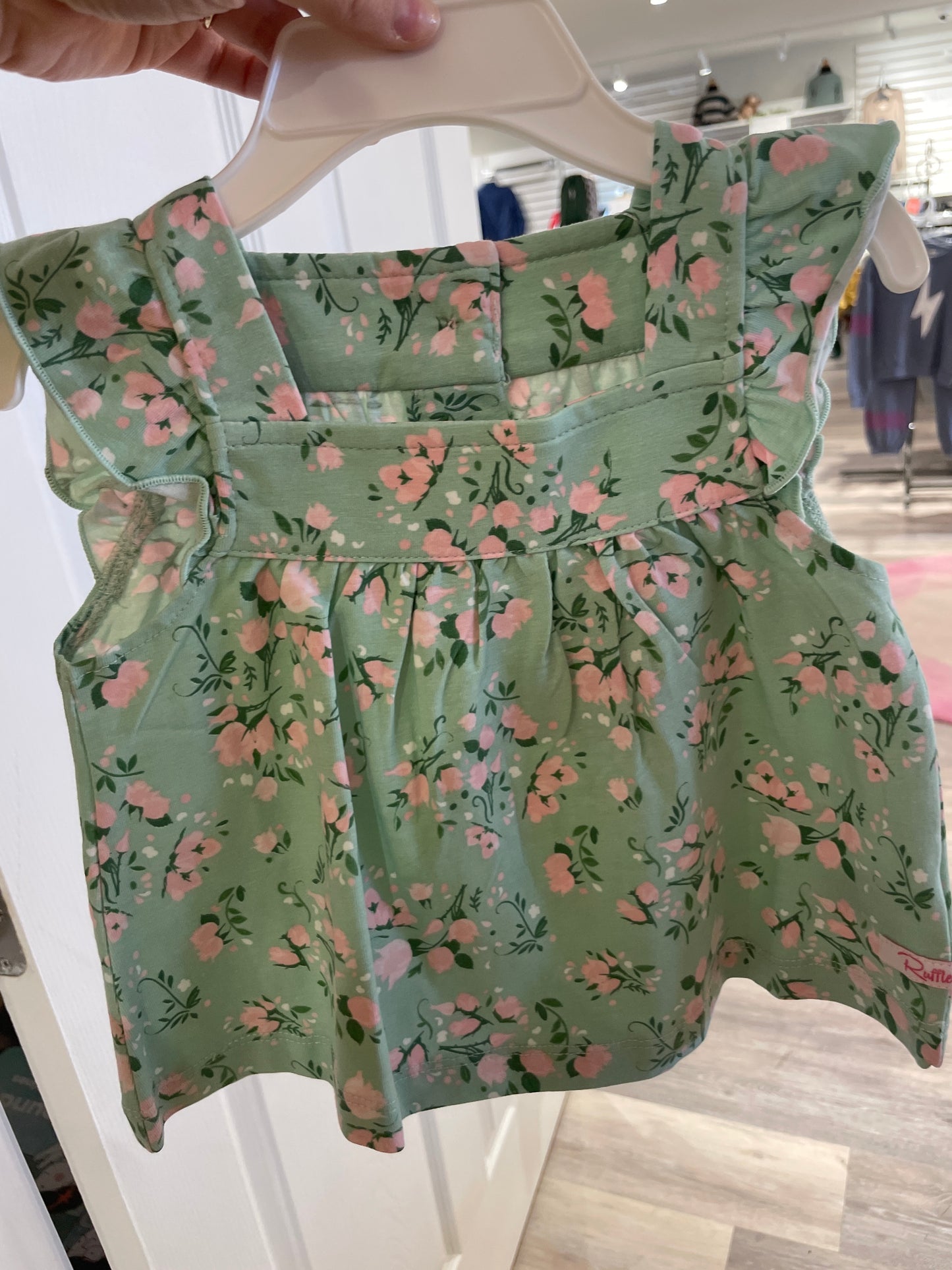 TEA ROSES SQUARE NK FLUTTER KNIT TANK