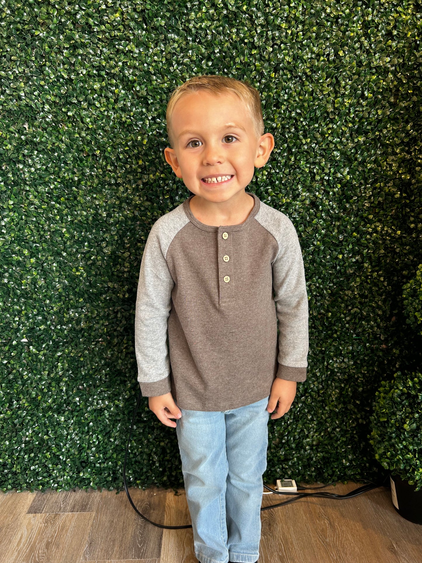 MUSHROOM LUGOFF RAGLAN TEE