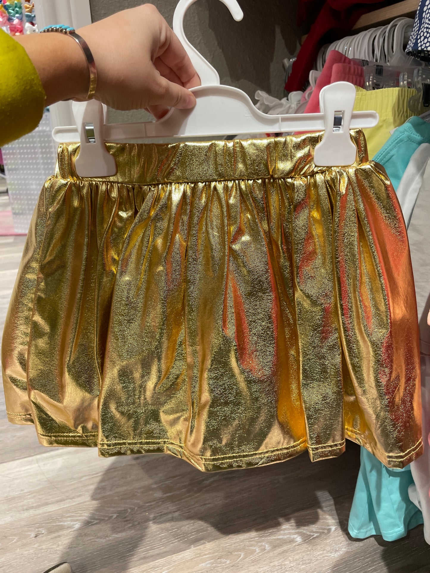 GOLD MELTALLIC KID SKORT