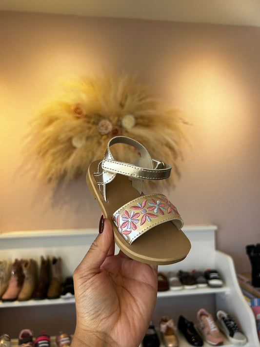 GOLD STRAP SANDAL W/ EMBROIDERY
