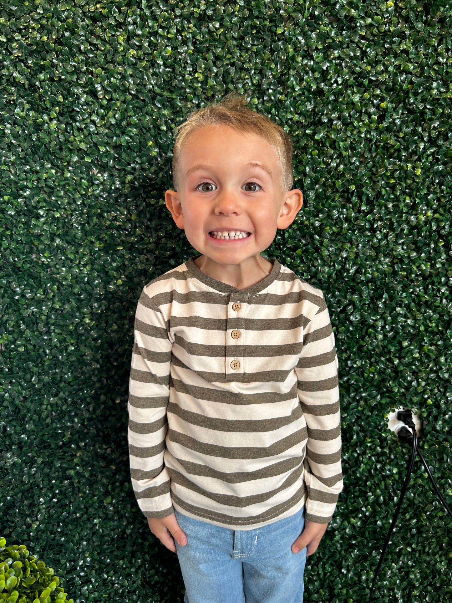 HEATHER BROWN STRIPE KNIT LONG SLEEVE HENLEY TEE