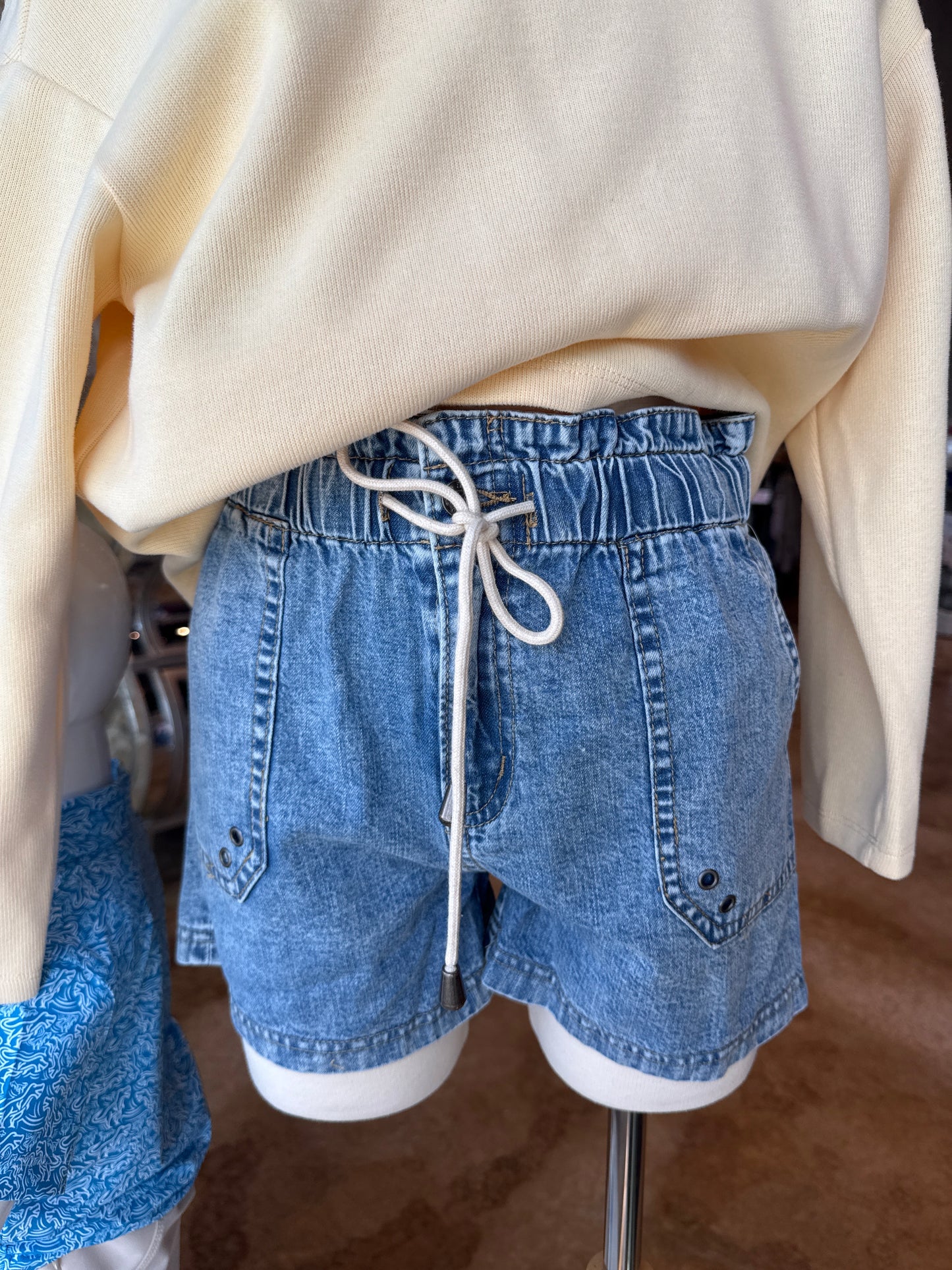 Light Wash Denim Short w/ Drawstring Tie