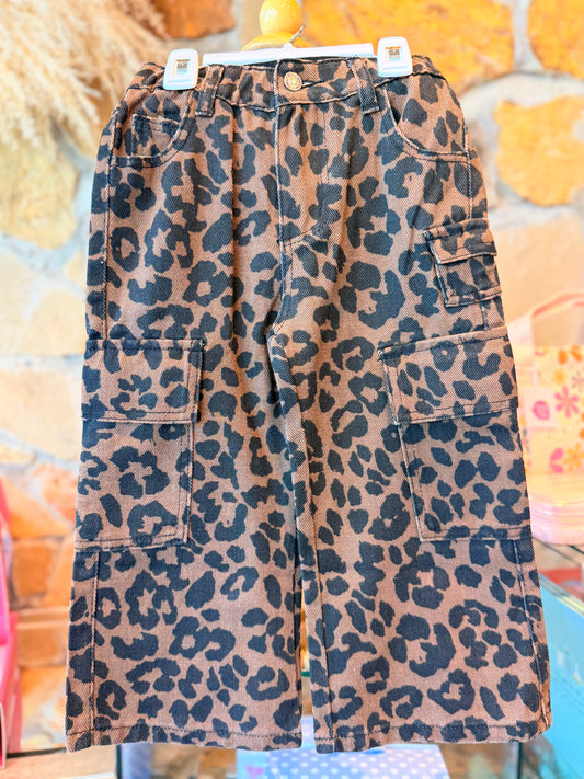 Wide Leg Leopard Print Jeans w Cargo Pockets